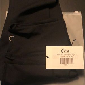 ZYIA Active black pocket Light n Tight Hi-Rise (4)